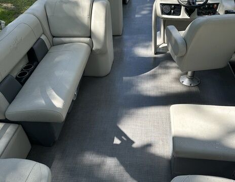 2023 22' Tritoon — Spacious Weekend Cruiser