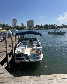 26ft Saltwater Pontoon Party and Relaxation Charter – Riviera Beach