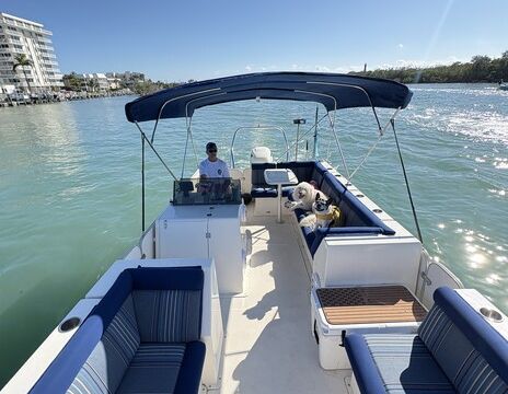26ft Saltwater Pontoon Party and Relaxation Charter – Riviera Beach