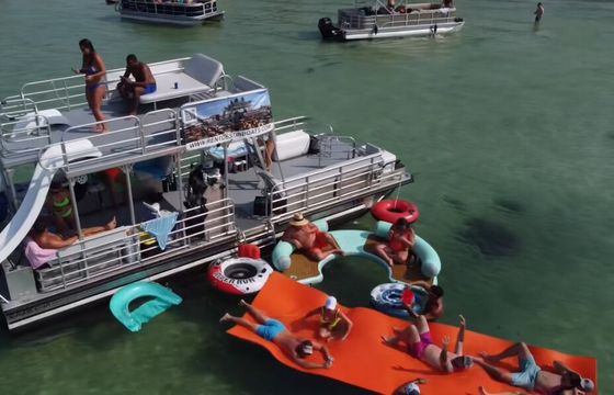 30 x 10 Pontoon boat