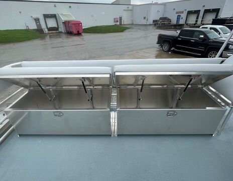 30 x 10 Pontoon boat