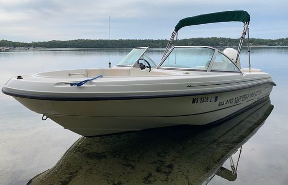 18' Ventura Boston Whaler Bowrider for 7 people