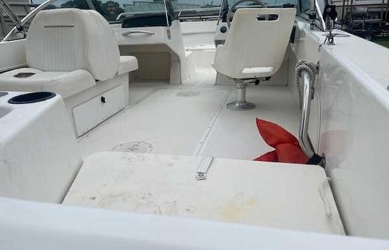 18' Ventura Boston Whaler Bowrider for 7 people