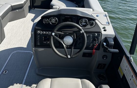 Tritoon 24 foot