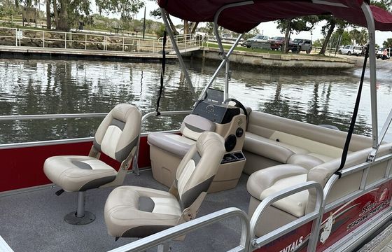 5 Passenger Suntracker 16" Perfect for family Fun - Palm Coast!