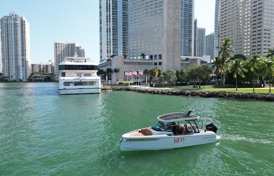 28’ Luxury Boat– Miami Cruise, Sandbar &amp; Sunset Charter