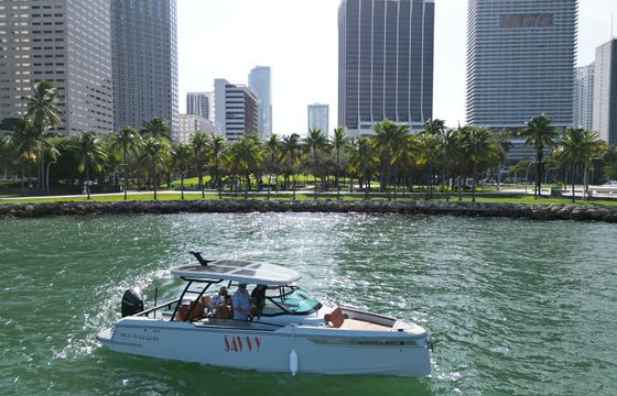 28’ Luxury Boat– Miami Cruise, Sandbar &amp; Sunset Charter
