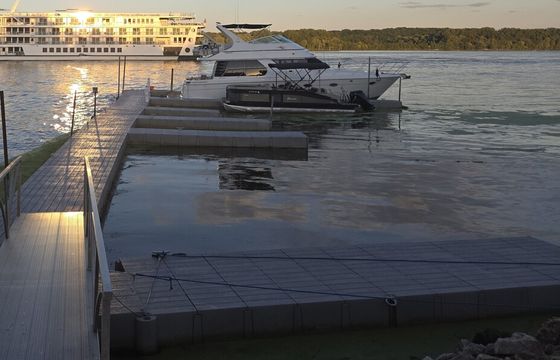 Mississippi River Excursions – Pool 14 Aboard a Carver Voyager 450