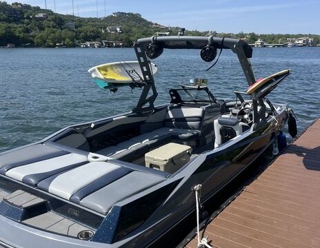 Axis Wake Surf Boat w/ Captain – 14 Guests - Lake Austin