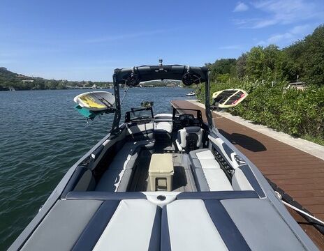 Axis Wake Surf Boat w/ Captain – 14 Guests - Lake Austin
