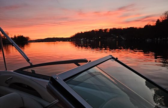 Captained 21' Chapparal 210ssi for up to 6 guests on Lake Hopatcong