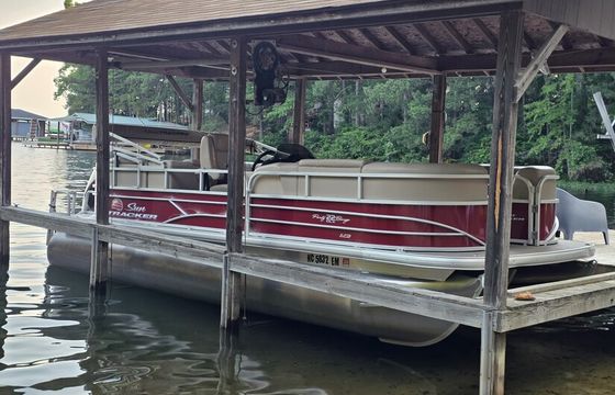 24' Sun Tracker Party Barge DLX (200HP) — Sandy Cove Guests Only