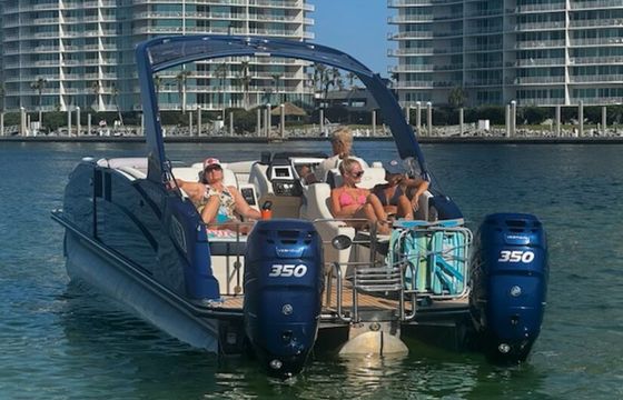 25' Harris Crown Tritoon for up to 12 passengers