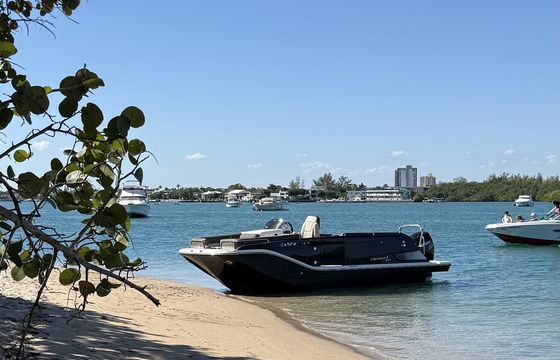 Bayliner XR7 – Better than just a pontoon!