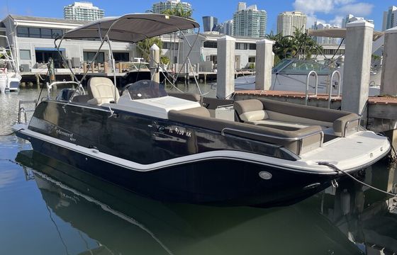 Bayliner XR7 – Better than just a pontoon!