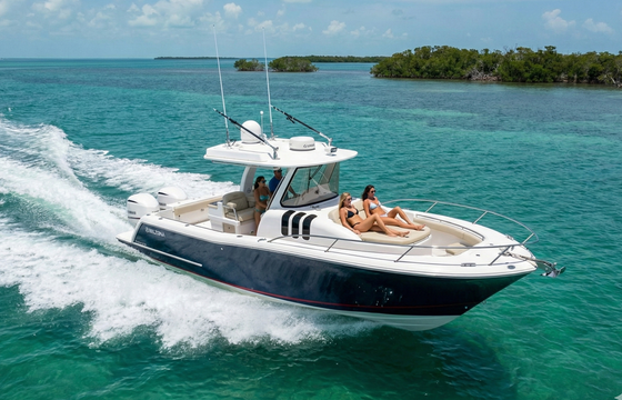Private Center Console Yacht – Luxury Meets Adventure, Your Way