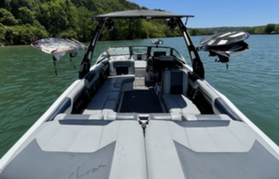 The best Wake Surfing and Wakeboarding boat in Lake Travis!!