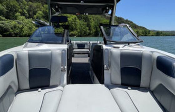 The best Wake Surfing and Wakeboarding boat in Lake Travis!!