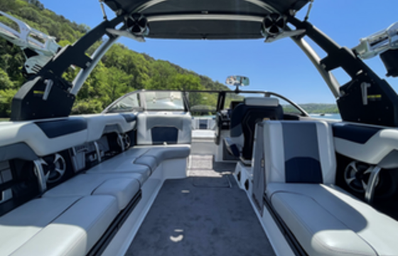 The best Wake Surfing and Wakeboarding boat in Lake Travis!!