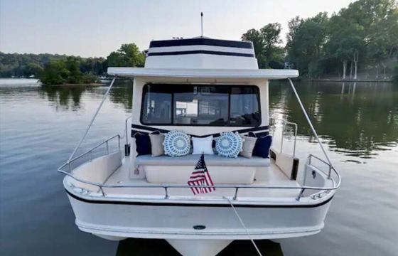 Spacious House-Yacht Perfect for Relaxing on the Water