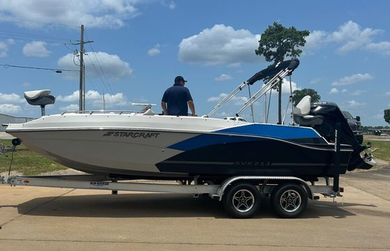 22ft Deck Boat w/200hp Mercury