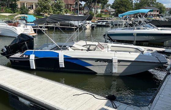 22ft Deck Boat w/200hp Mercury