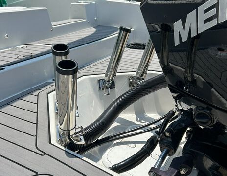 22ft Deck Boat w/200hp Mercury