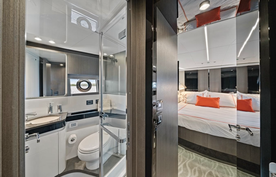 72ft Azimut Luxury Yacht Charter in Miami