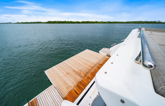 72ft Azimut Luxury Yacht Charter in Miami