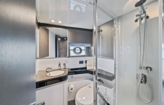 72ft Azimut Luxury Yacht Charter in Miami