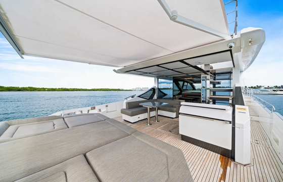 72ft Azimut Luxury Yacht Charter in Miami