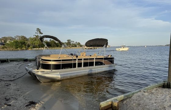 2017 Bennington Tritoon 200hp **ONLY for Tumlin Beach Houseguests**