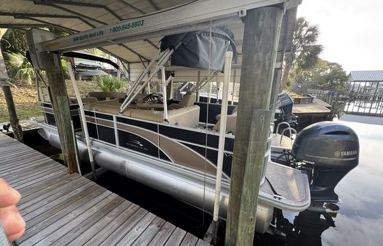 2017 Bennington Tritoon 200hp **ONLY for Tumlin Beach Houseguests**
