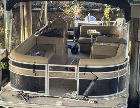 2017 Bennington Tritoon 200hp **ONLY for Tumlin Beach Houseguests**