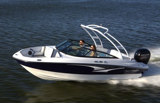 High-Performance Ski Boat – Tubing, Water Skiing & Lake Minnetonka Fun