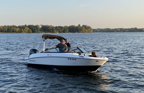 High-Performance Ski Boat – Tubing, Water Skiing & Lake Minnetonka Fun