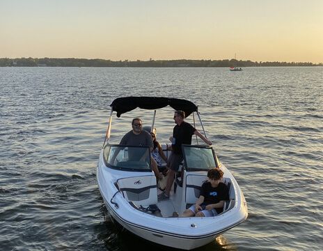 High-Performance Ski Boat – Tubing, Water Skiing & Lake Minnetonka Fun