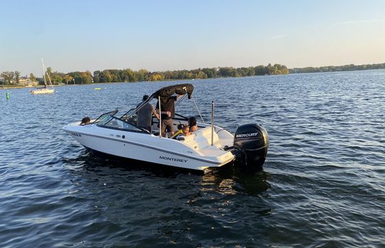 High-Performance Ski Boat – Tubing, Water Skiing & Lake Minnetonka Fun
