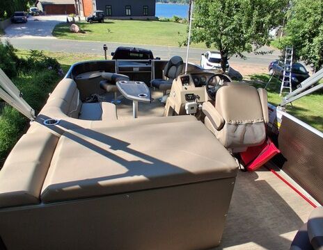 2022 20' Bennington Fishing and Pleasure Pontoon is Ready!