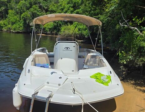 2025 Tahoe 2150CC Fishing, Cruising or Just Chilling Price Negotiable