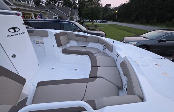 2025 Tahoe 2150CC Fishing, Cruising or Just Chilling Price Negotiable