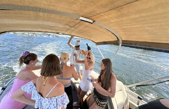 24’ Party Barge Pontoon – Cruise, Lounge &amp; Explore | GAS INCLUDED