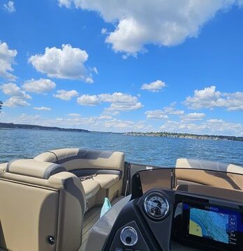 2025 Sylvan 24' Tritoon 12 People 250HP