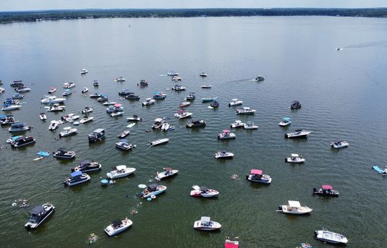 25ft Tidewater - Harris Chain of Lakes!
