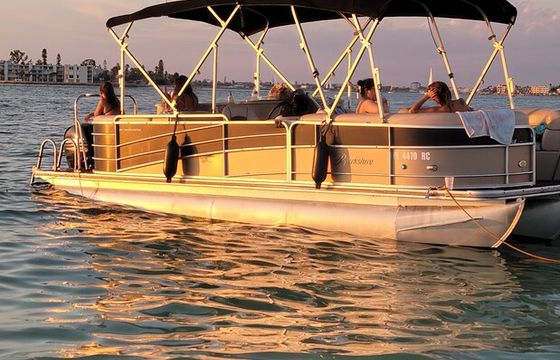 Family-Friendly Berkshire Tritoon – Relax, Cruise, Enjoy