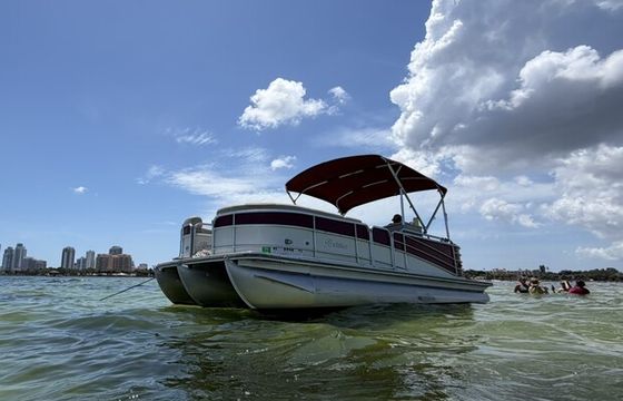 Luxury Berkshire 250 Tritoon – Premium Cruise and Sunset Tours