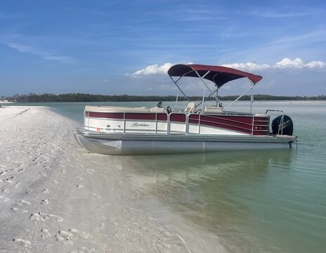 Luxury Berkshire 250 Tritoon – Premium Cruise and Sunset Tours