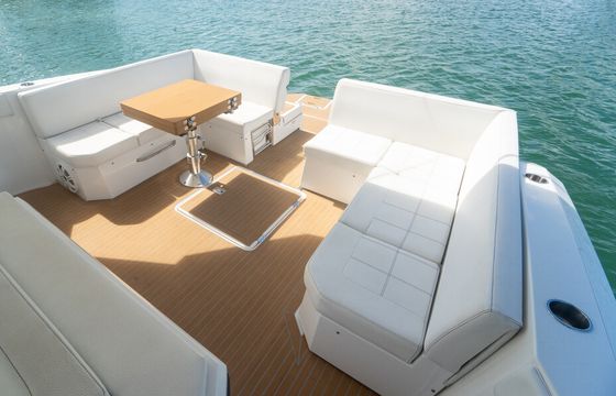 Luxury 39’ Cruisers Yachts Express Coupe Charter in Miami