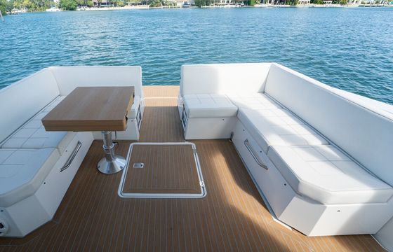 Luxury 39’ Cruisers Yachts Express Coupe Charter in Miami