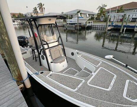Welcome to our Sea Pro 23ft 228 Bay Series!